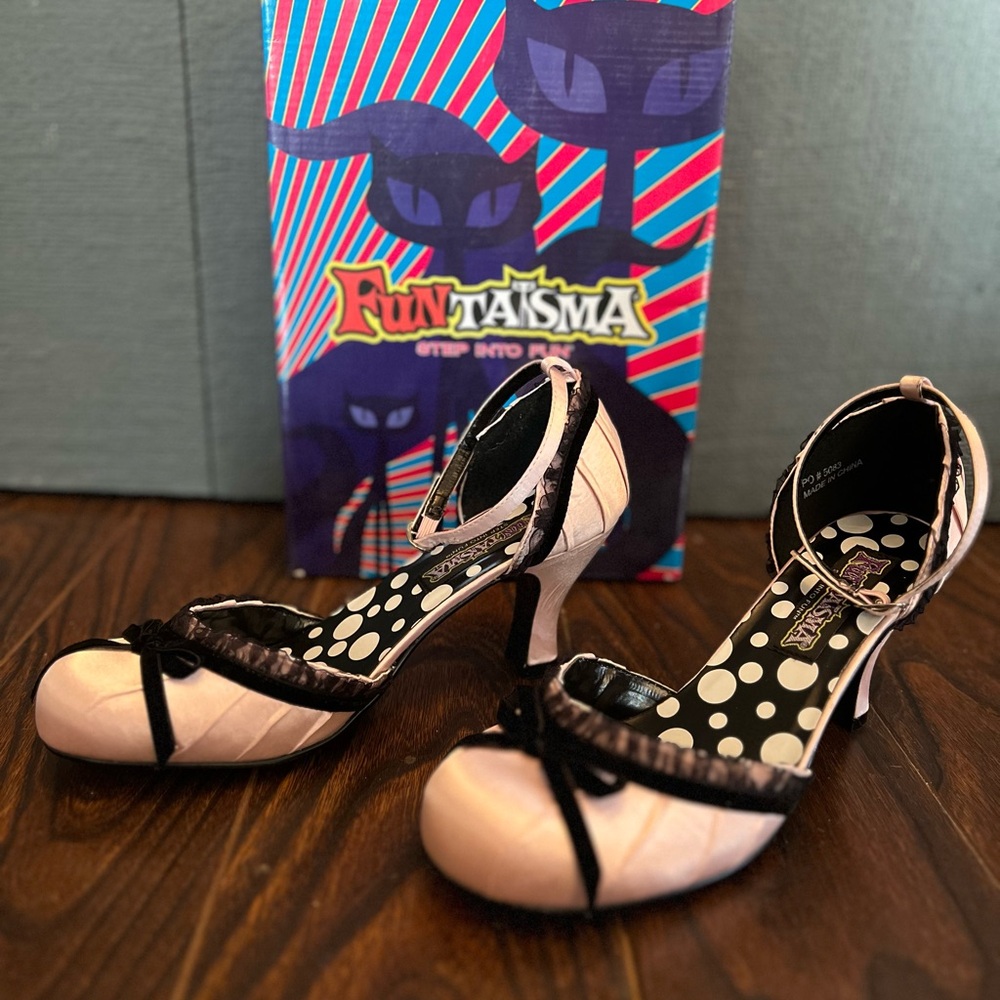 Funtaisma pumps.  Never been worn. Pink with lace detail. Size 9. 2 inch heel